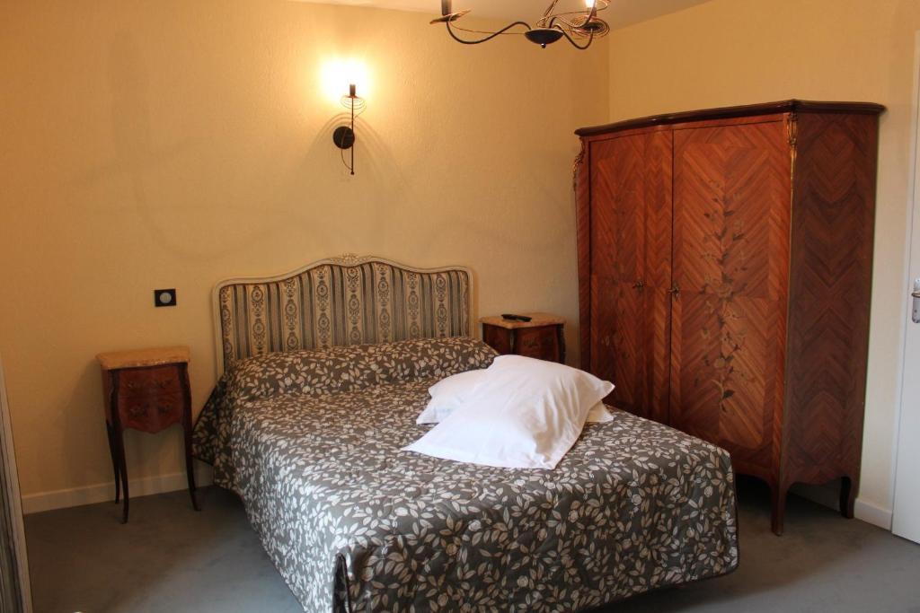Gite De La Maison Fort Holiday home Vereaux